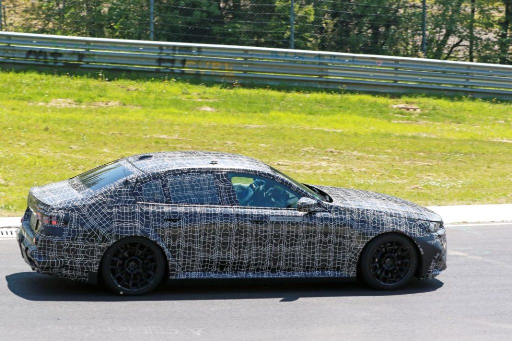 Cazado el nuevo BMW M5, híbrido y más potente que nunca 2 Motor16 BMW M5 G60 hibrido (9)