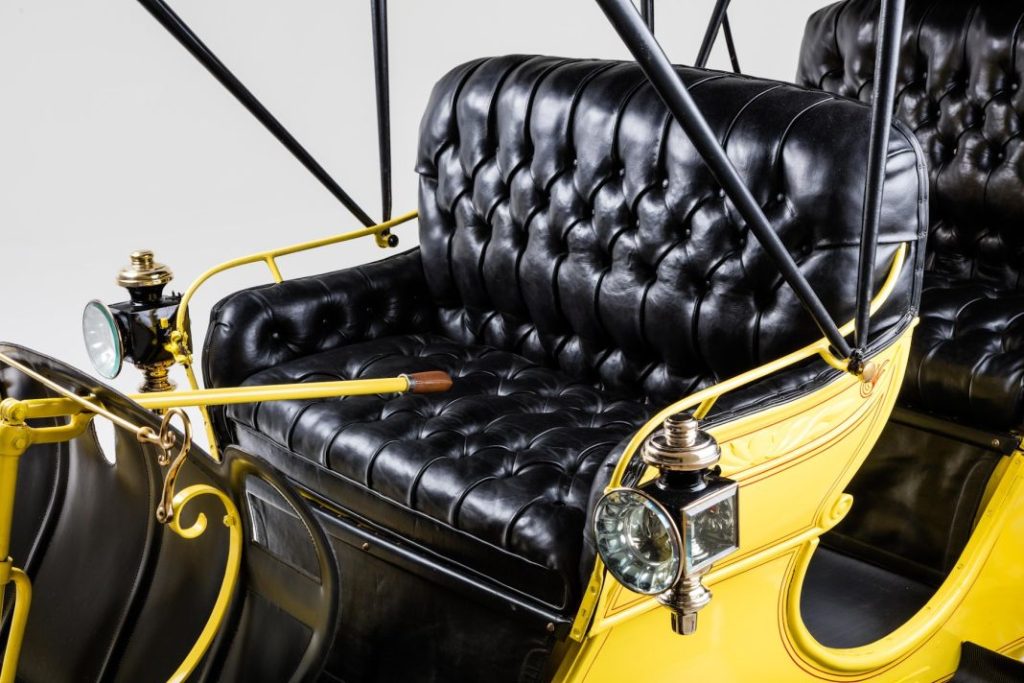 Estos son los 34 vehículos históricos oficiales de EE.UU. (II) 14 Motor16 Benton Harbor Motor Carriage interior Motor16