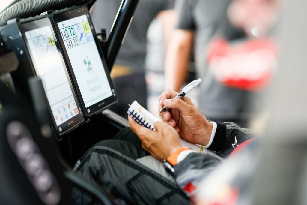 Carlos Sainz vuelve a entrenar cinco meses después de su lesión en el rally Dakar 32 Motor16 Carlos Sainz prueba test Audi RS Q e tron e2 2023 12 Motor16