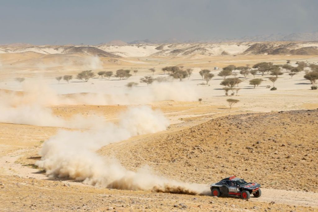 Carlos Sainz vuelve a entrenar cinco meses después de su lesión en el rally Dakar 28 Motor16 Carlos Sainz prueba test Audi RS Q e tron e2 2023 19 Motor16