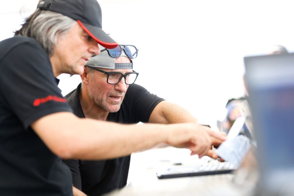 Carlos Sainz vuelve a entrenar cinco meses después de su lesión en el rally Dakar 2 Motor16 Carlos Sainz prueba test Audi RS Q e tron e2 2023 21 Motor16