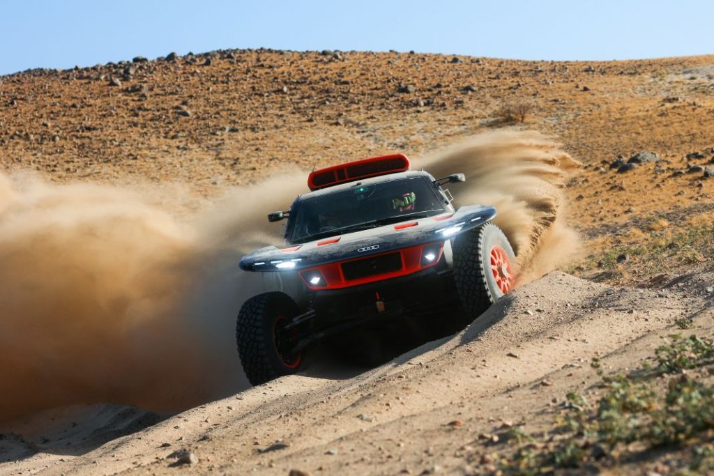 Carlos Sainz prueba test Audi RS Q e tron e2 2023 32 Motor16