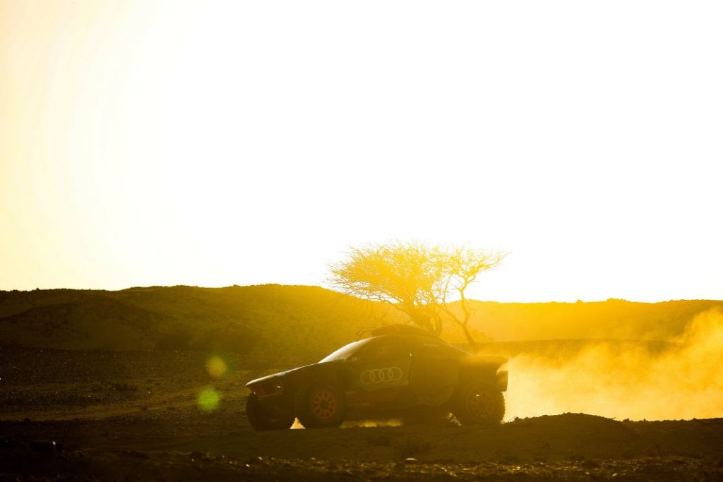 Carlos Sainz vuelve a entrenar cinco meses después de su lesión en el rally Dakar 19 Motor16 Carlos Sainz prueba test Audi RS Q e tron e2 2023 33 Motor16