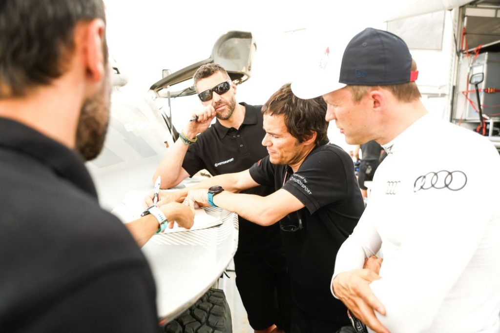 Carlos Sainz vuelve a entrenar cinco meses después de su lesión en el rally Dakar 15 Motor16 Carlos Sainz prueba test Audi RS Q e tron e2 2023 37 Motor16