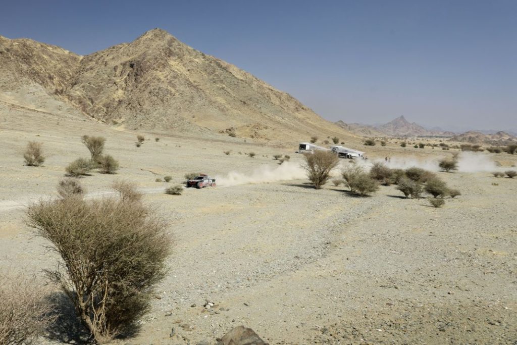 Carlos Sainz vuelve a entrenar cinco meses después de su lesión en el rally Dakar 9 Motor16 Carlos Sainz prueba test Audi RS Q e tron e2 2023 44 Motor16