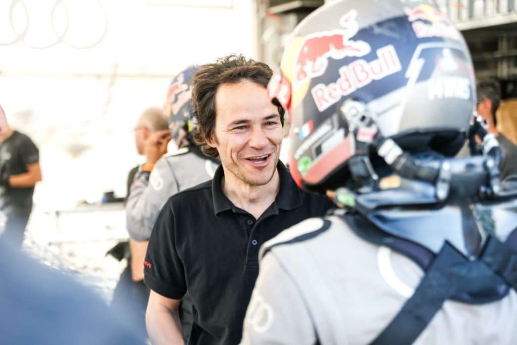 Carlos Sainz vuelve a entrenar cinco meses después de su lesión en el rally Dakar 8 Motor16 Carlos Sainz prueba test Audi RS Q e tron e2 2023 45 Motor16