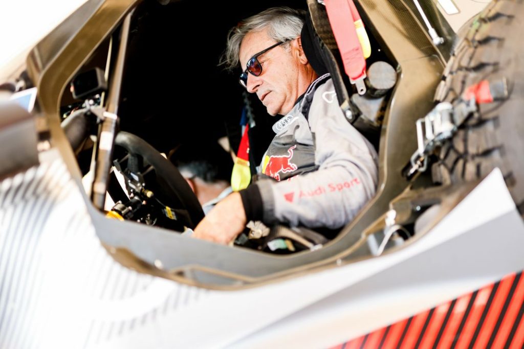Carlos Sainz vuelve a entrenar cinco meses después de su lesión en el rally Dakar 36 Motor16 Carlos Sainz prueba test Audi RS Q e tron e2 2023 8 Motor16