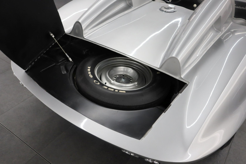 Fiberfab Centurion o el Corvette maldito: Una historia de plagio, cuernos, homicidio y un coche único 23 Motor16 Chevrolet Corvette Fiberfab xp 86 22 Motor16