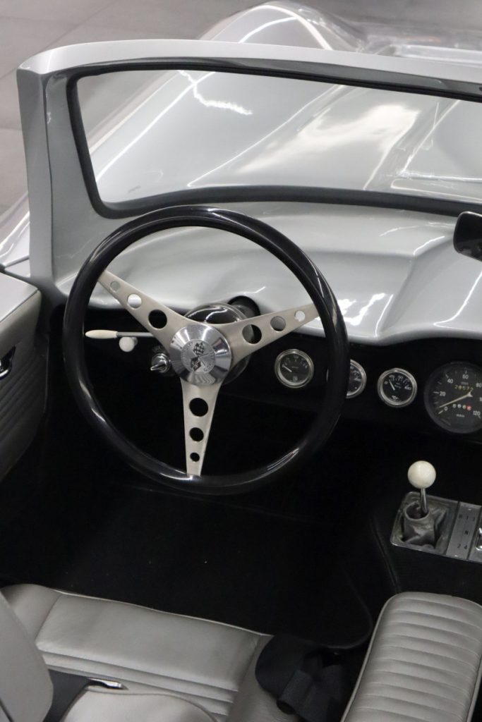 Fiberfab Centurion o el Corvette maldito: Una historia de plagio, cuernos, homicidio y un coche único 17 Motor16 Chevrolet Corvette Fiberfab xp 86 7 Motor16