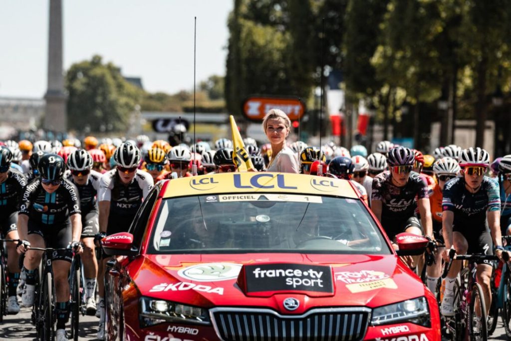La marca de coches que lleva 20 años dirigiendo el Tour de Francia 2 Motor16 Skoda también colabora con el Tour de Francia Femmes avec Zwift.