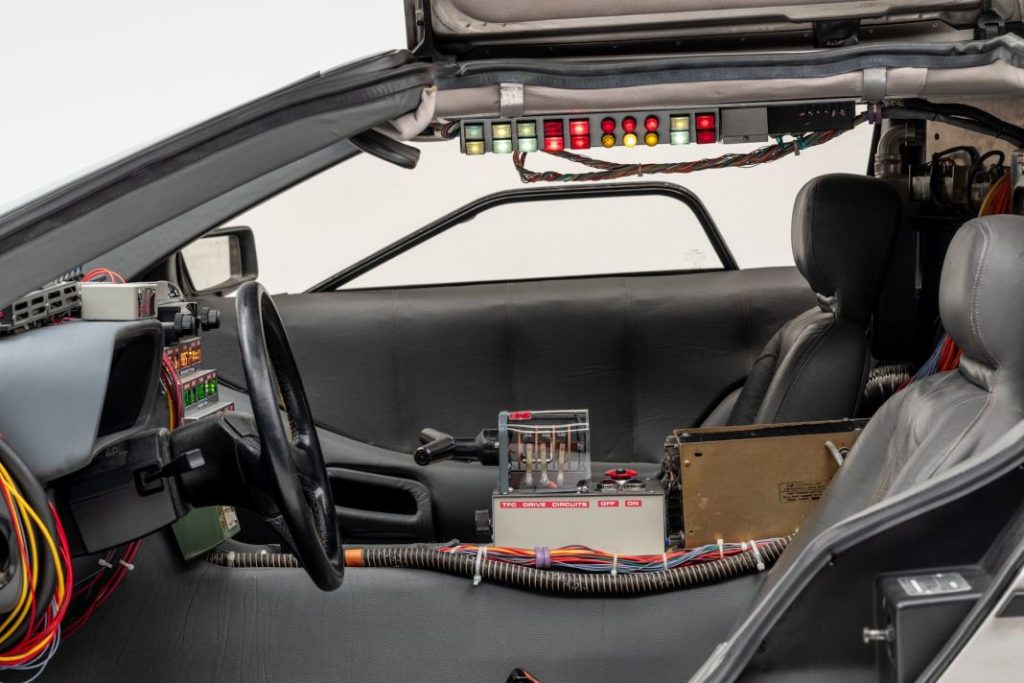 De Lorean DMC 12 interior Motor16
