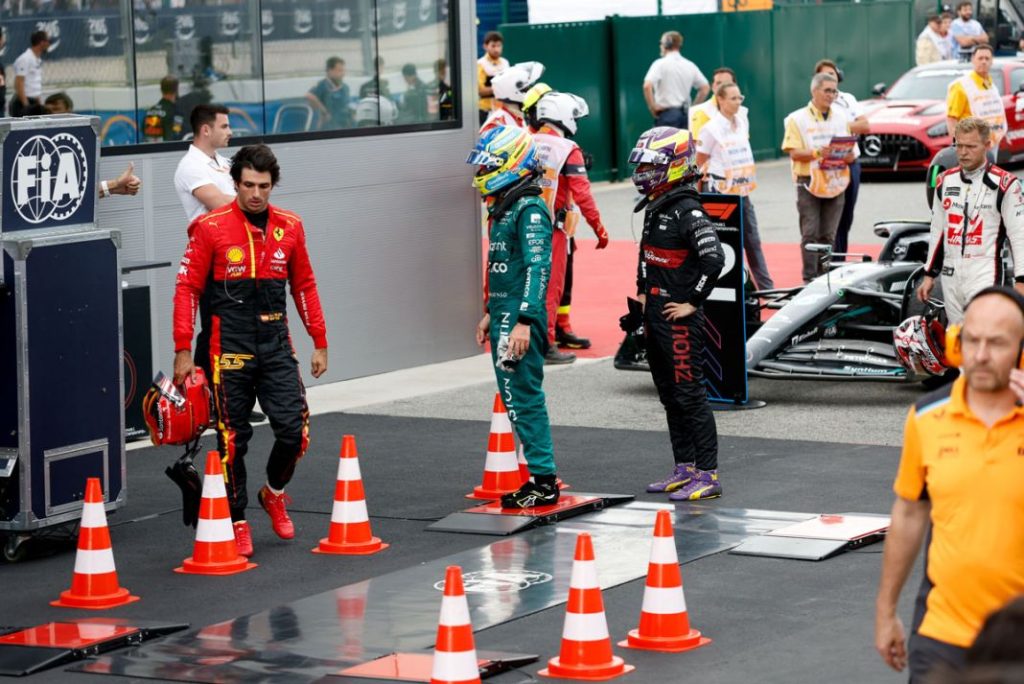 "Veni, vidi, vinci": ¿Por qué Ferrari gana tan pronto en Le Mans y le cuesta tanto en la Fórmula 1? 4 Motor16 EuropaPress 5249584 sainz carlos spa scuderia ferrari sf 23 portrait alonso fernando spa aston Motor16