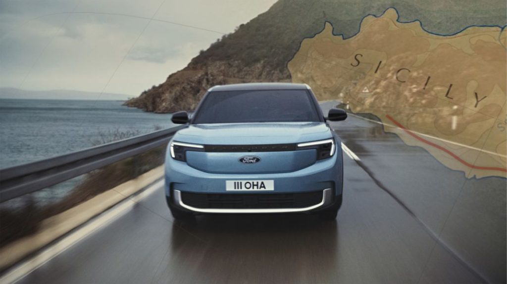 Indiana Jones se apunta al coche eléctrico con el nuevo Ford Explorer 1 Motor16 Indiana Jones recorre parte de Europa a bordo del Explorer eléctrico en el nuevo sport de Ford.