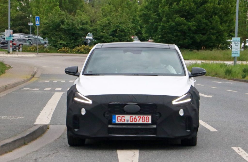 El Hyundai i30 Fastback seguirá vivo unos años más 3 Motor16 Hyundai i30 Fastback facelift 1 Motor16