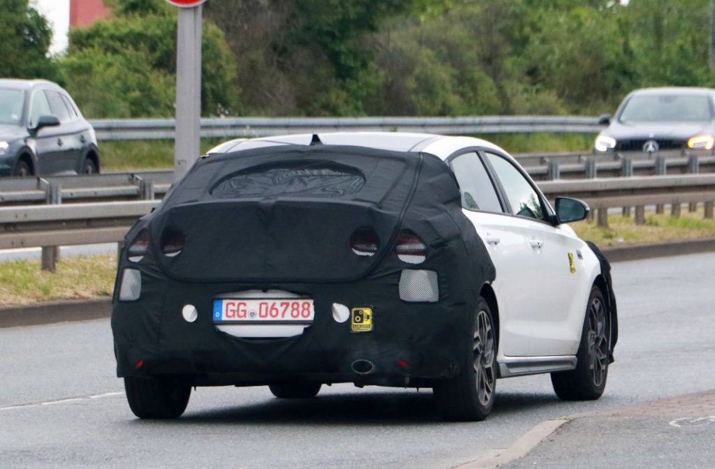 El Hyundai i30 Fastback seguirá vivo unos años más 2 Motor16 Hyundai i30 Fastback facelift 11 Motor16