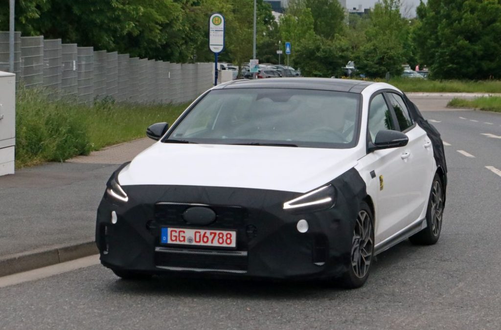 El Hyundai i30 Fastback seguirá vivo unos años más 4 Motor16 Hyundai i30 Fastback facelift 2 Motor16