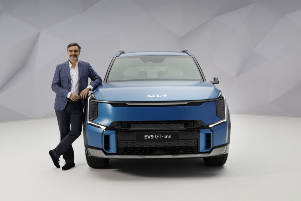 Carlos Lahoz (Kia): "Nos enfocamos siempre en el medio y largo plazo, siempre teniendo el cliente en el centro de todo lo que hacemos" 3 Motor16 KIA EV9 Carlos Lahoz02 Motor16
