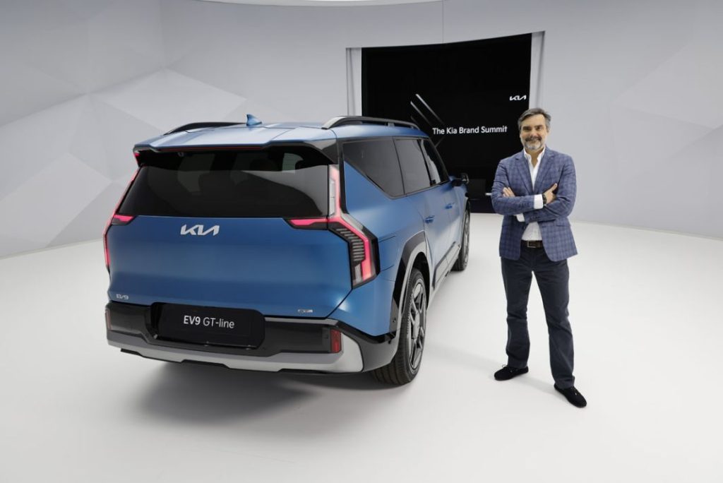Carlos Lahoz (Kia): "Nos enfocamos siempre en el medio y largo plazo, siempre teniendo el cliente en el centro de todo lo que hacemos" 2 Motor16 KIA EV9 Carlos Lahoz03 Motor16