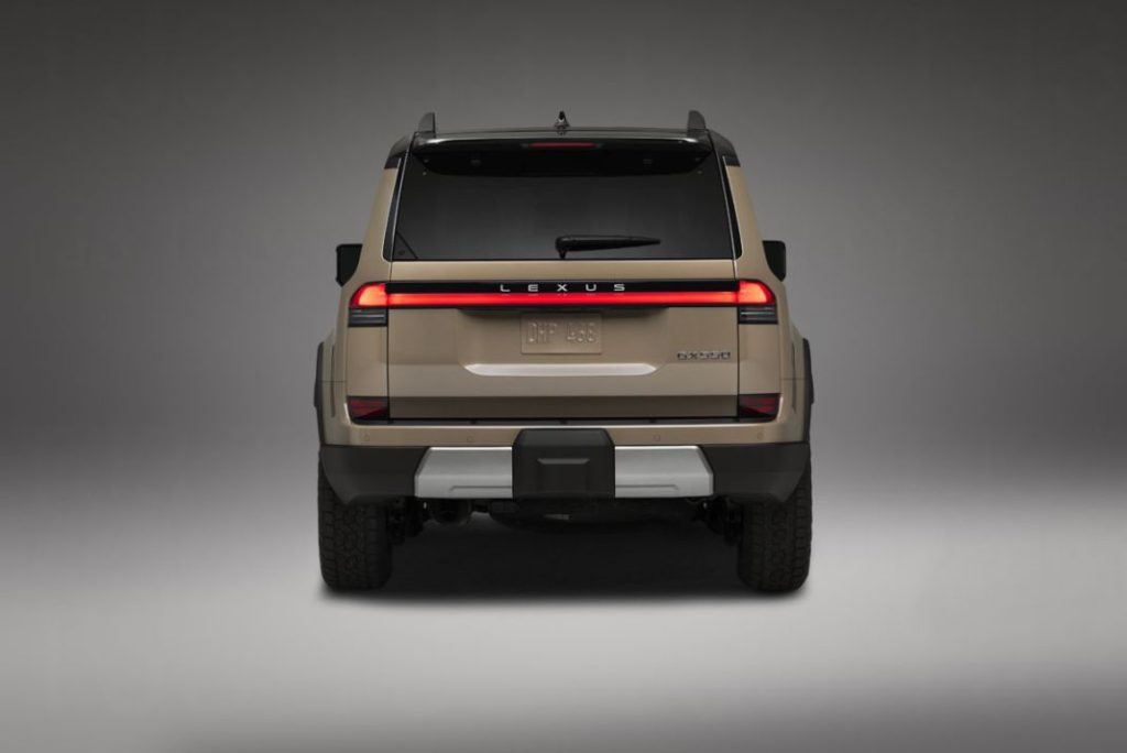 El Toyota Land Cruiser se acerca 19 Motor16 LEXUS GX 11 Motor16