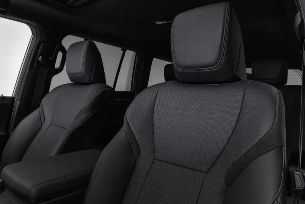 El Toyota Land Cruiser se acerca 27 Motor16 LEXUS GX 13 Motor16