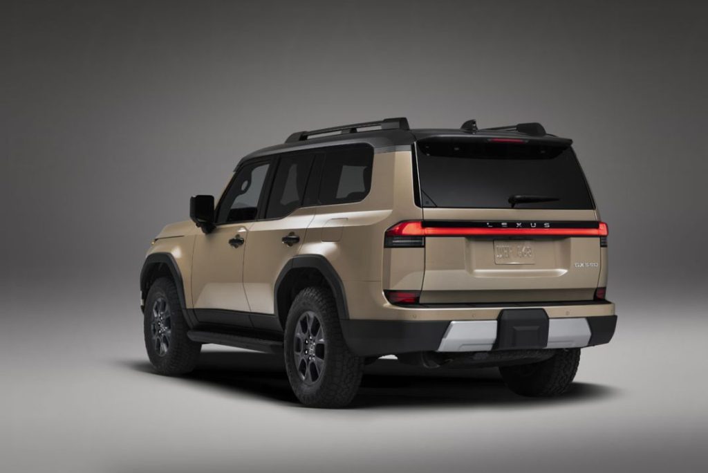 El Toyota Land Cruiser se acerca 22 Motor16 LEXUS GX 24 Motor16