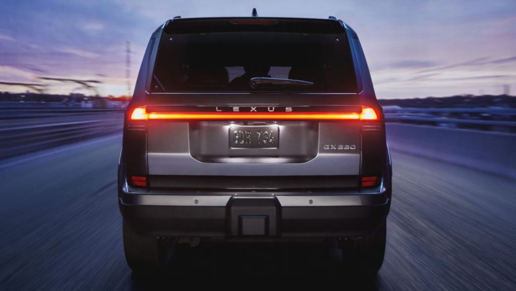 El Toyota Land Cruiser se acerca 11 Motor16 LEXUS GX 28 Motor16