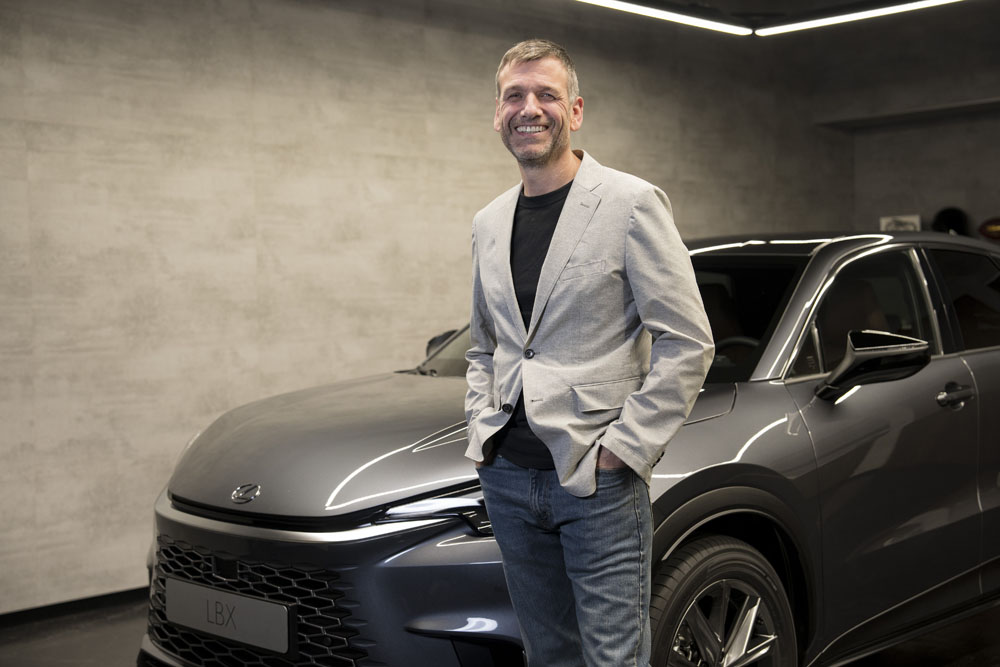 Simon Humphries (Lexus): “El Lexus LBX tiene un atractivo universal y tiene en mente a diferentes grupos de personas” 2 Motor16 LEXUS LBX WP MILAN PORTRAITS 07 Motor16