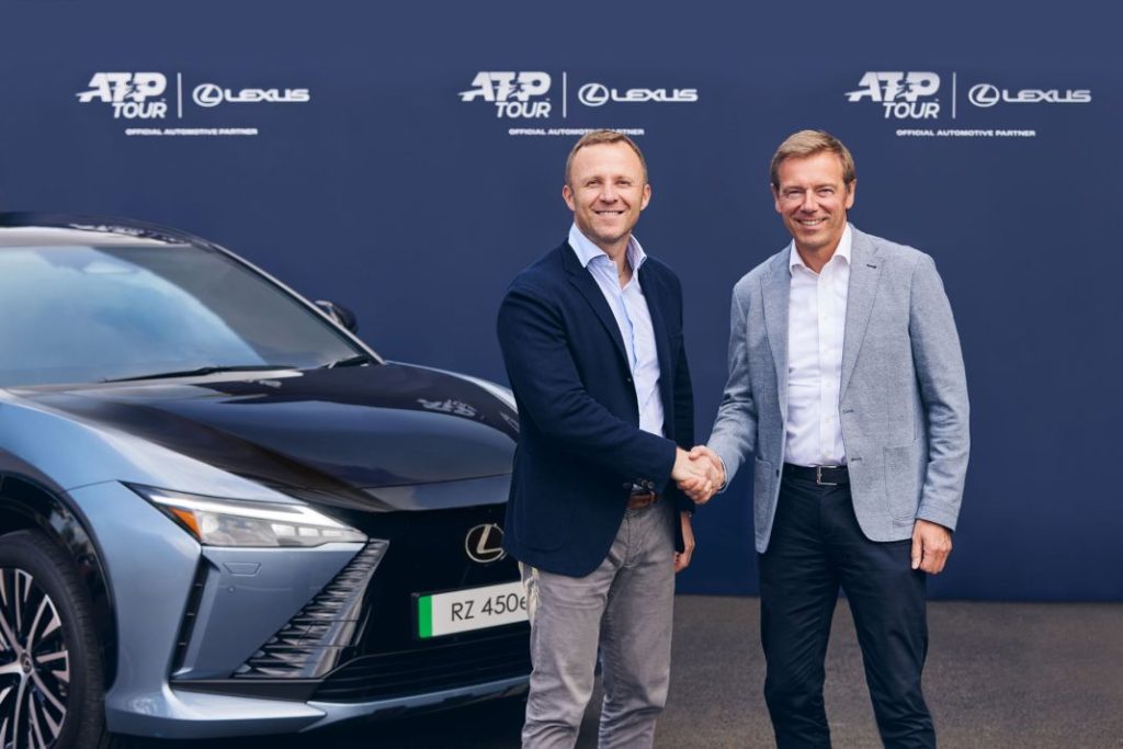 ATP Tour: la marca de coches que vas a ver en todos los torneos 1 Motor16 Massimo Calvelli, CEO de la ATP y Pascal Ruch, Vicepresident de cadena de valor de Lexus.