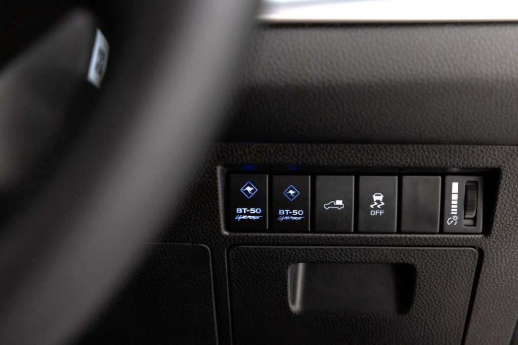 Mazda BT 50 THUNDER Pro 20 Motor16