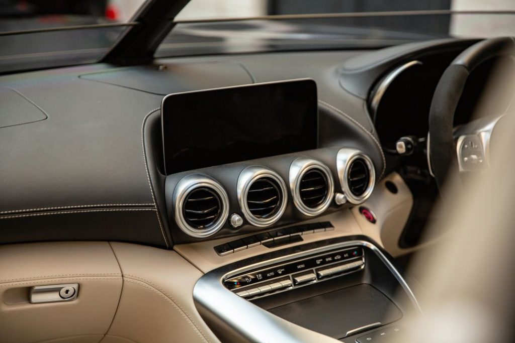Mercedes-AMG GT S Roadster Bussink Speedlegend… Si te gusta esta excentricidad, se encuentra a la venta 38 Motor16 Mercedes AMG GT S Roadster Bussink Speedlegend 40 Motor16