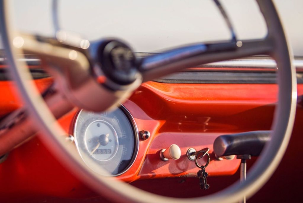 Estos son los 34 vehículos históricos oficiales de EE.UU. (y V) 17 Motor16 Meyers Manx old red interior Motor16
