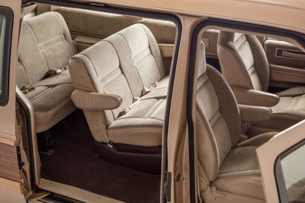 Estos son los 34 vehículos históricos oficiales de EE.UU. (II) 5 Motor16 Plymouth Voyager interior Motor16