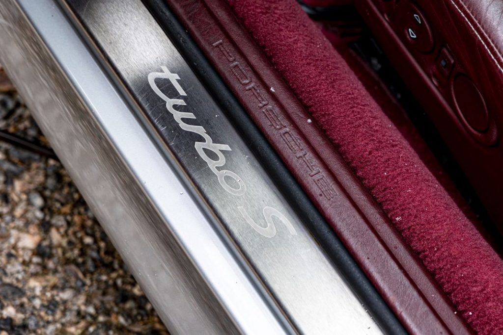 ¿Por qué este viejo Porsche 911 podría venderse por 400.000 euros? 23 Motor16 Porsche 911 Turbo S 993 1997 15 Motor16