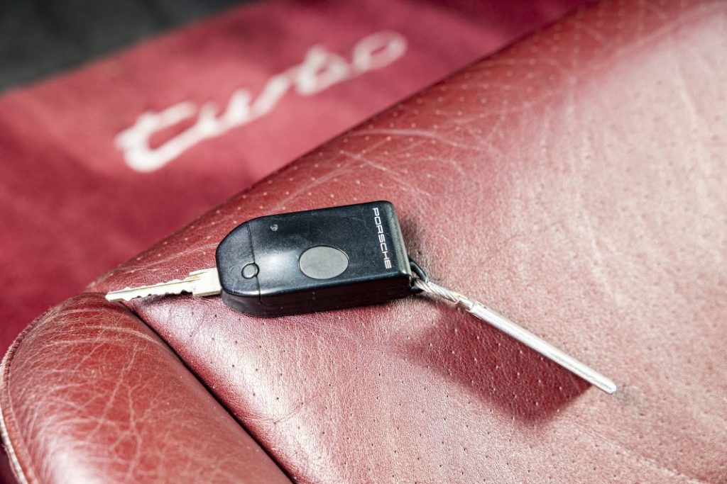 ¿Por qué este viejo Porsche 911 podría venderse por 400.000 euros? 18 Motor16 Porsche 911 Turbo S 993 1997 20 Motor16