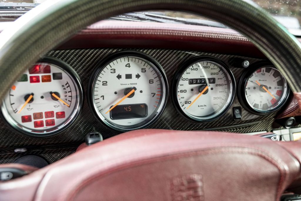 ¿Por qué este viejo Porsche 911 podría venderse por 400.000 euros? 14 Motor16 Porsche 911 Turbo S 993 1997 24 Motor16