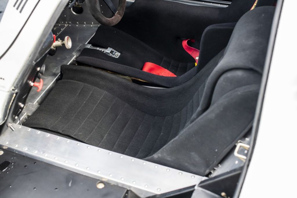 ¿Quieres este Porsche 962 oficial de Le Mans de 1985? Ahora puede ser tuyo 22 Motor16 Porsche 962 24 Horas Le Mans 19 Motor16