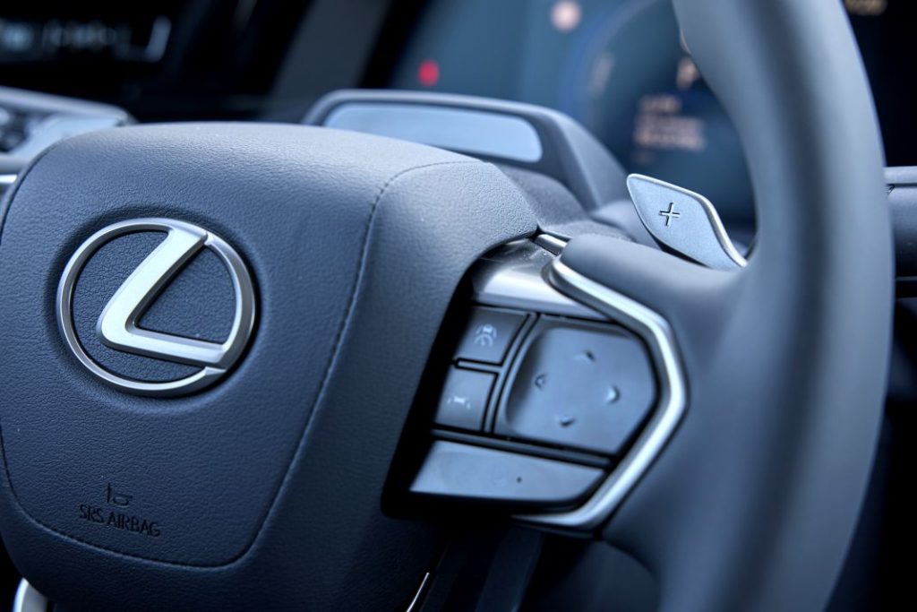 Prueba Lexus RZ 12 Motor16