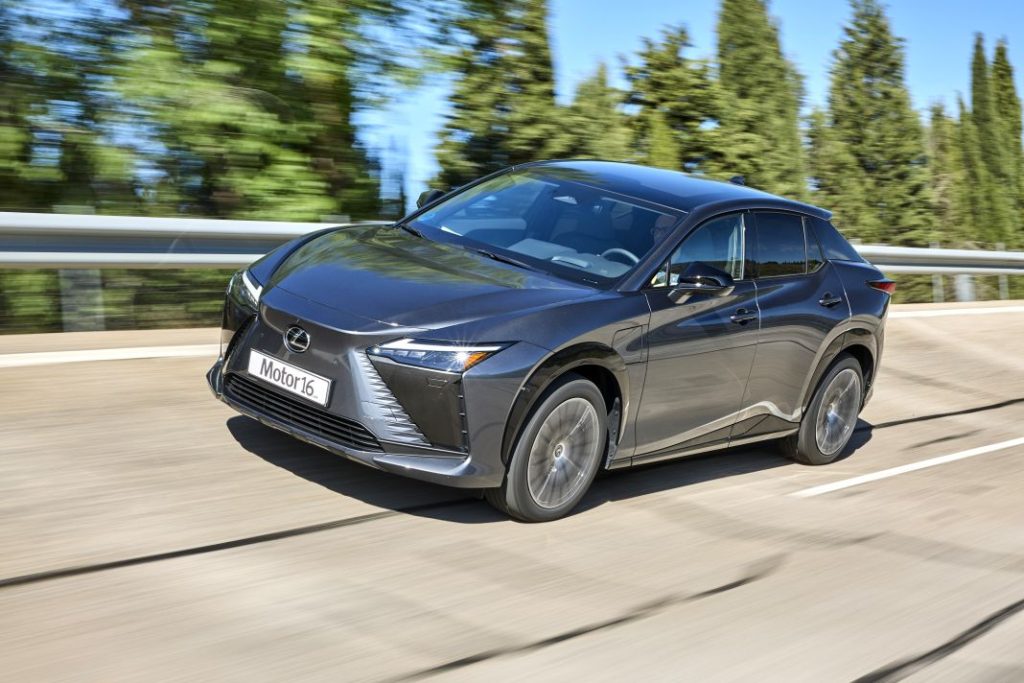 Estos son los 4 rivales del Mercedes EQE SUV 4 Motor16 Lexus RZ 450e