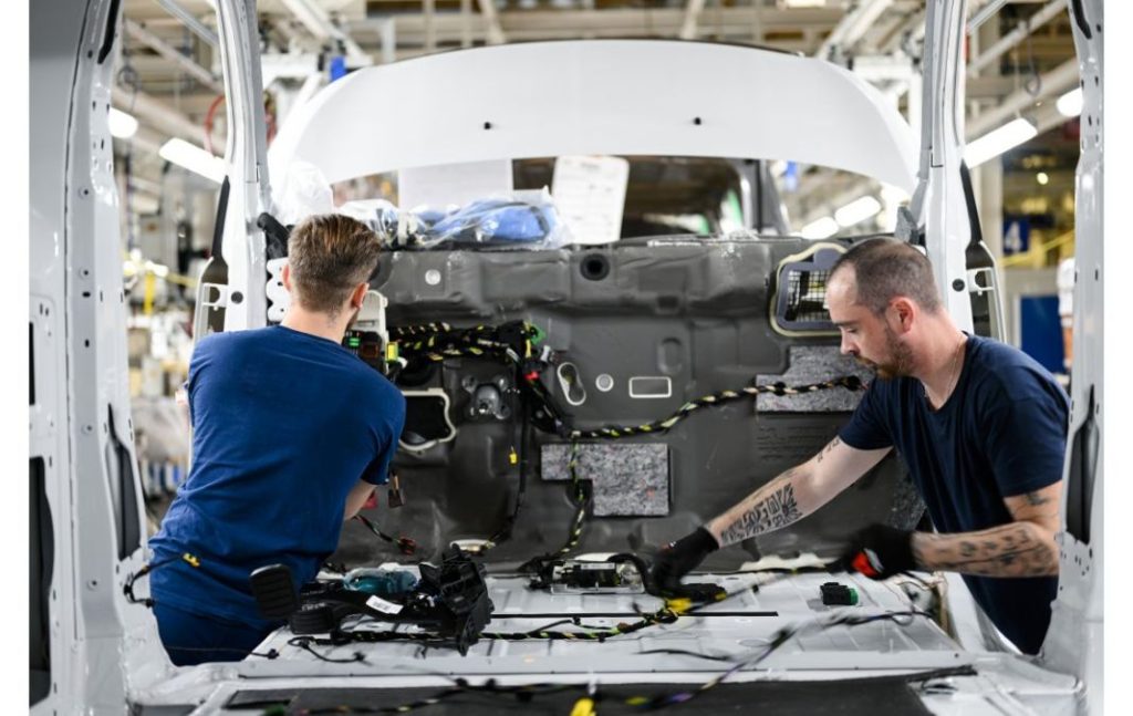 Los modelos de Peugeot y Citroën de hidrógeno destinados a taxi se construirán en Hordain (Francia), la primera planta del mundo que produce vehículos comerciales de hidrógeno, eléctricos y térmicos.