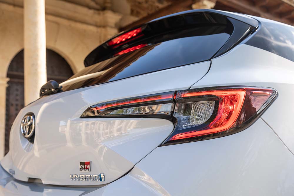 Toyota Corolla 200H GR Sport 11 Motor16