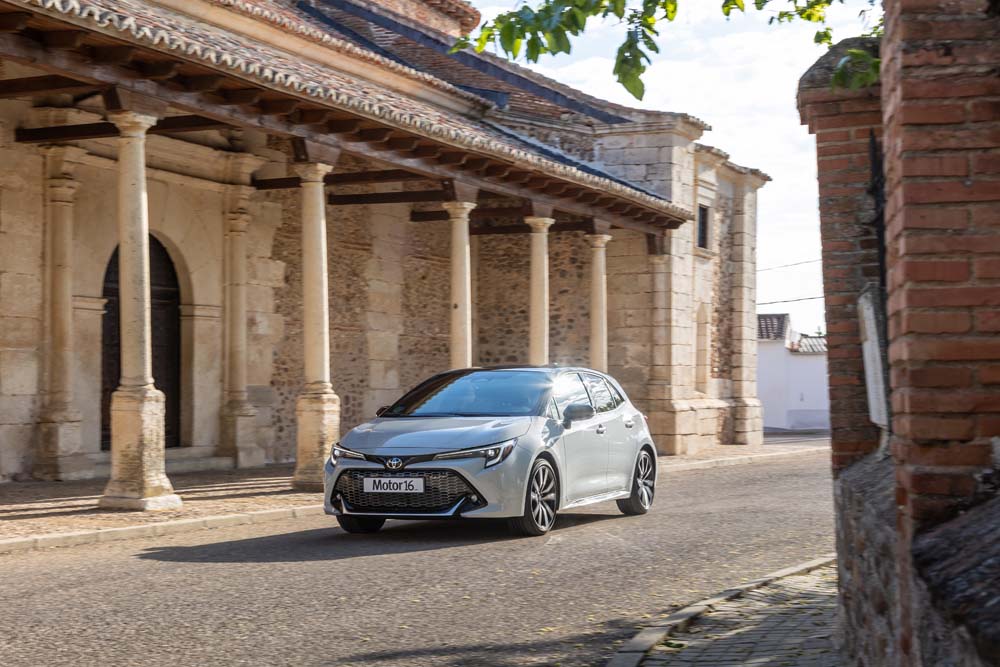 Toyota Corolla 200H GR Sport 12 Motor16