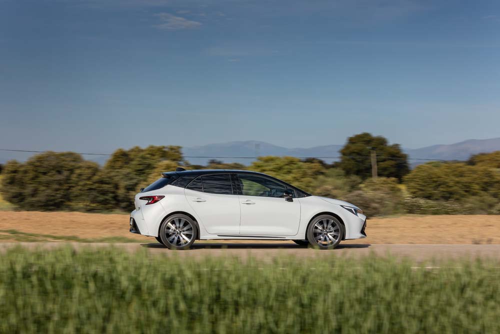 Toyota Corolla 200H GR Sport 14 Motor16