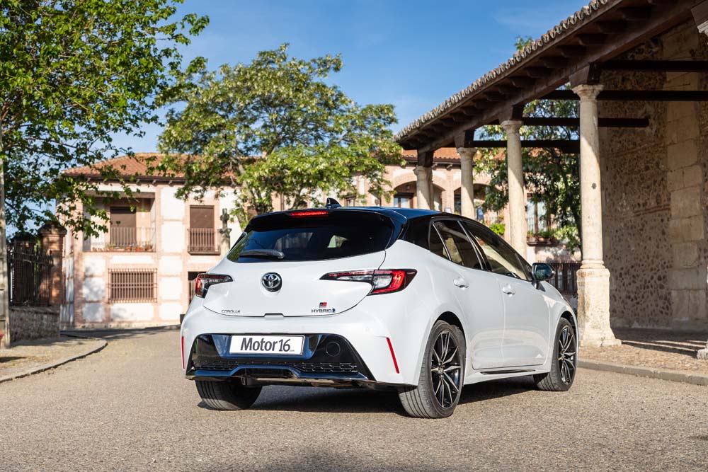 Toyota Corolla 200H GR Sport 2 Motor16