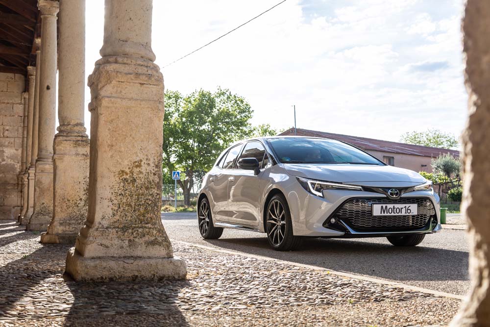 Toyota Corolla 200H GR Sport 9 Motor16