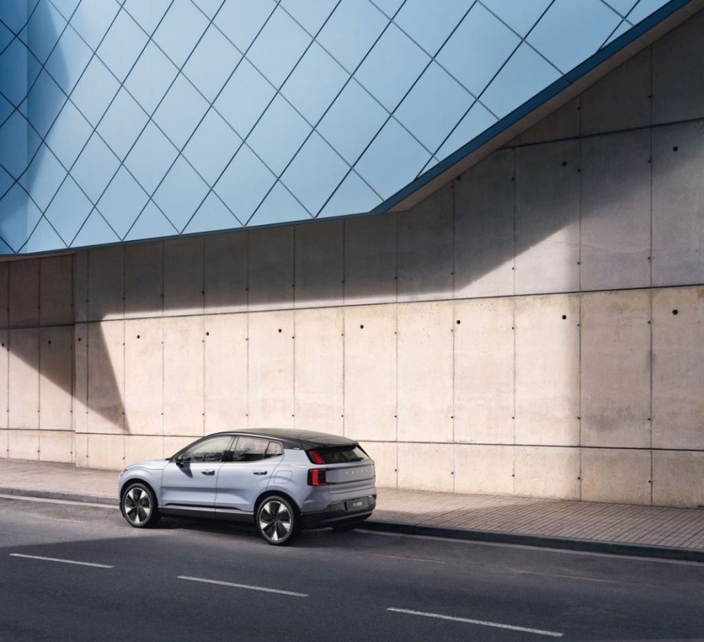 Nuevo Volvo EX30, un SUV eléctrico pequeño, pero poderoso 6 Motor16 VOLVO EX30 1 2 Motor16