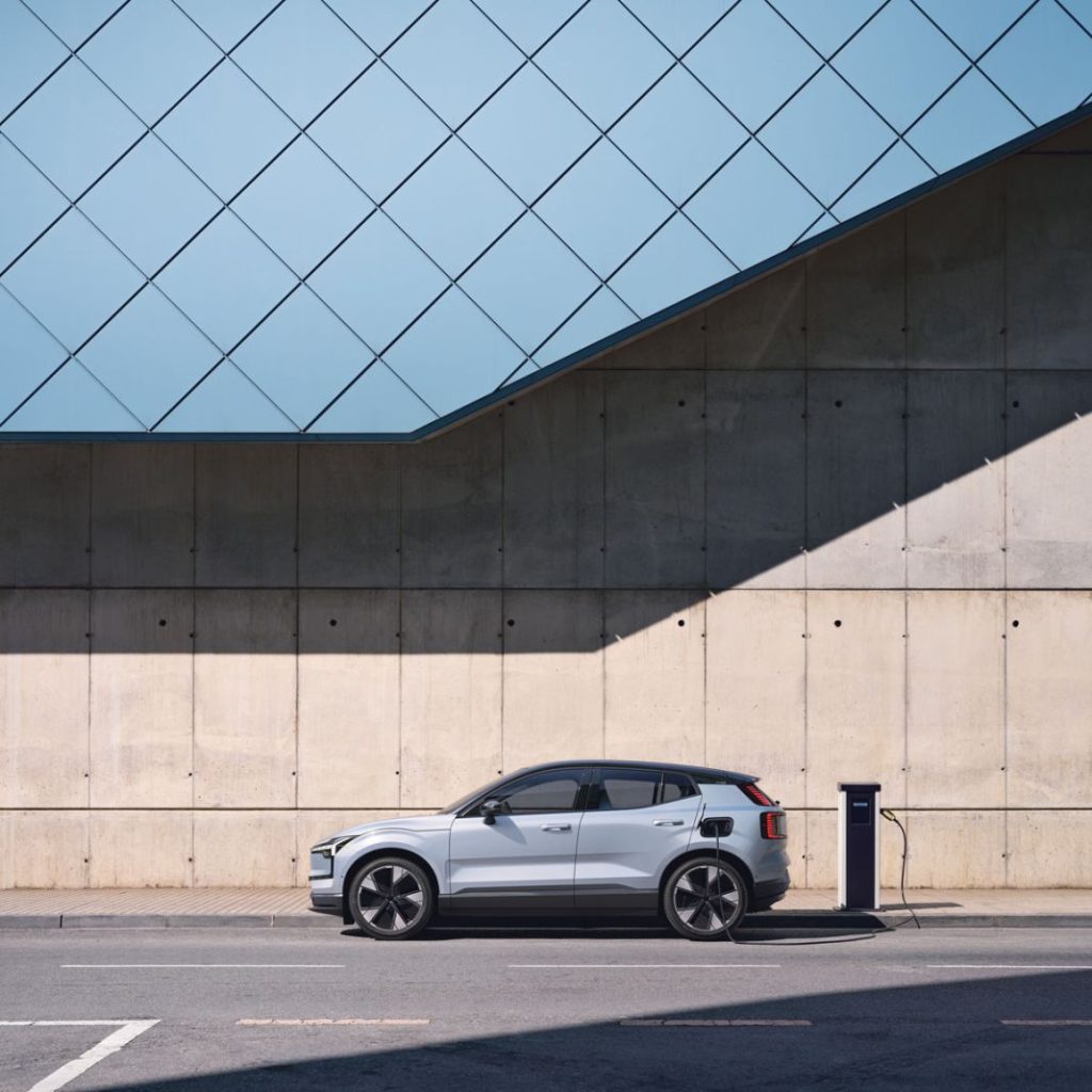 Nuevo Volvo EX30, un SUV eléctrico pequeño, pero poderoso 2 Motor16 VOLVO EX30 4 1 Motor16