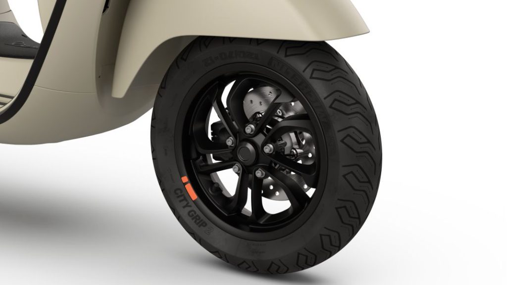 Nueva Vespa Gtv. Clasicismo deportivo 29 Motor16 Vespa Gtv 28 Motor16