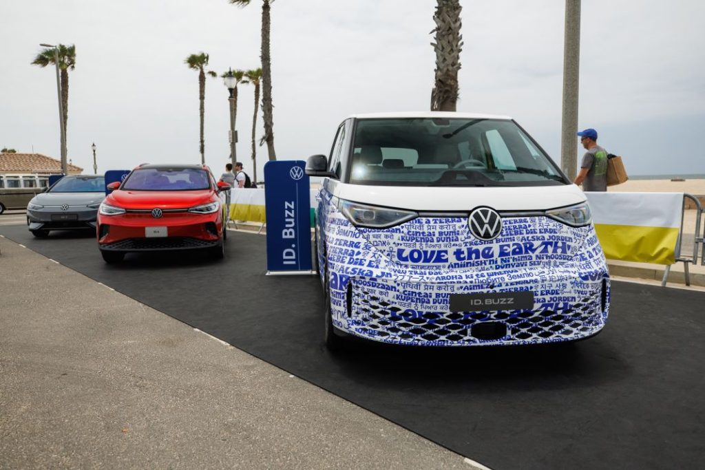 Volkswagen ID Buzz Love the Air Art Car 2 Motor16