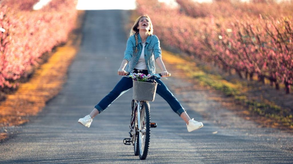 Las cosas que debes tener en cuenta si conduces un coche eléctrico 48 Motor16 bici Motor16