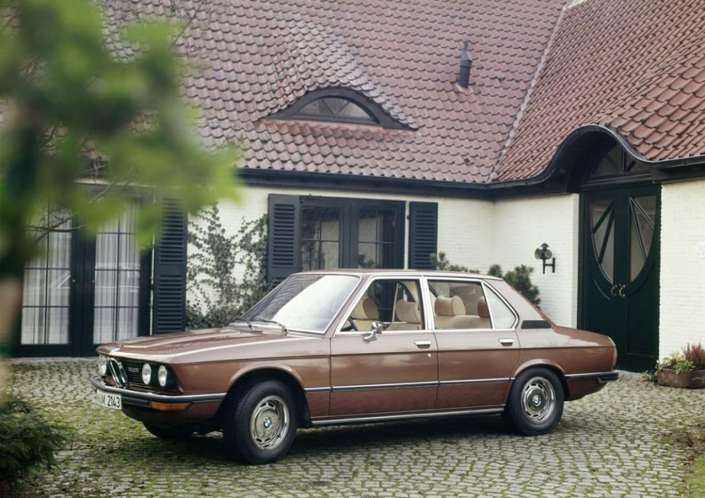 BMW Serie 5: siete generaciones de excelencia 160 Motor16 bmw 528 1st generati Motor16